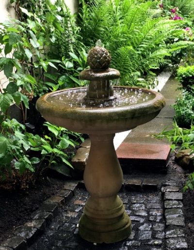 No.9 - eleganter Garten-Springbrunnen aus Natursandstein